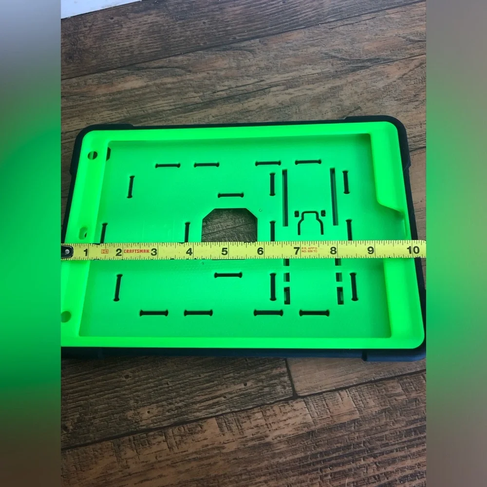 Apple iPad 6th gen otter box case green black hard shell NO SCREEN protector